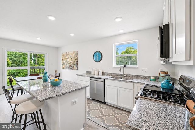 12 MONROE AVE, Ranson, WV 25438