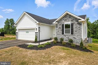 12 MONROE AVE, Ranson, WV 25438