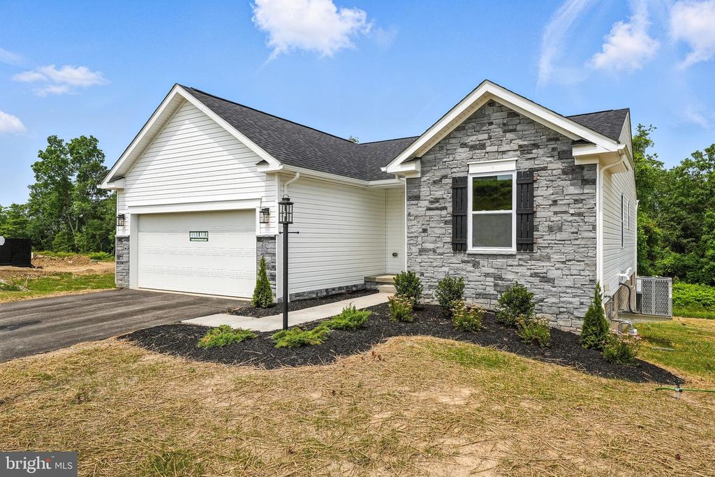 12 MONROE AVE, Ranson, WV 25438