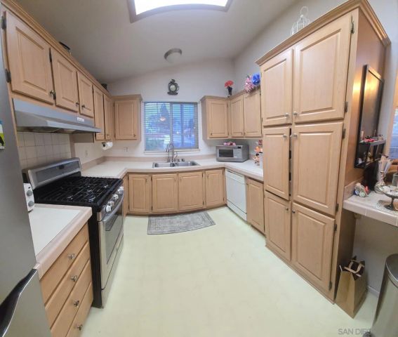 400 N Melrose 33, Vista, CA 92083