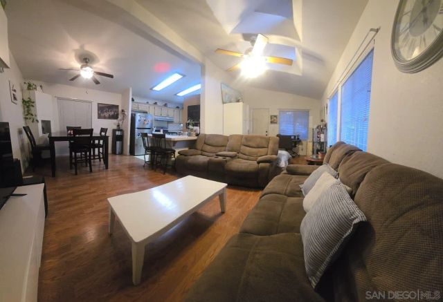 400 N Melrose 33, Vista, CA 92083