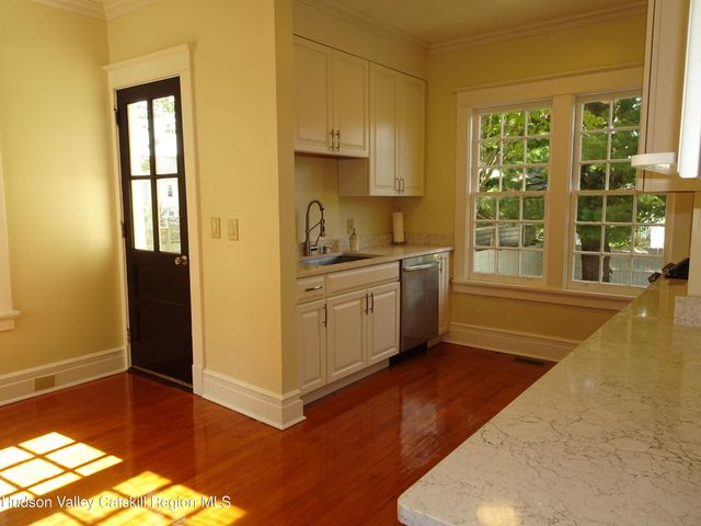 16 Aitken Avenue, Hudson, NY 12534