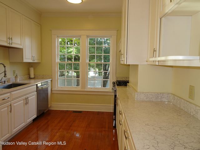 16 Aitken Avenue, Hudson, NY 12534