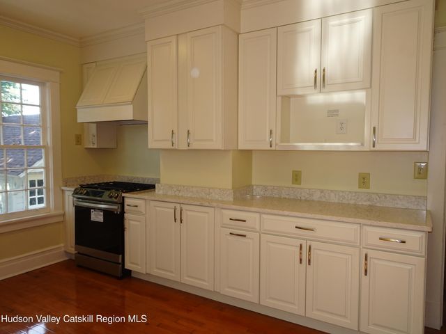 16 Aitken Avenue, Hudson, NY 12534