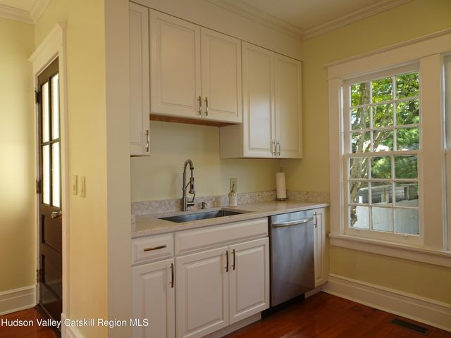 16 Aitken Avenue, Hudson, NY 12534