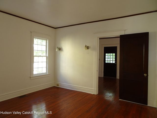 16 Aitken Avenue, Hudson, NY 12534