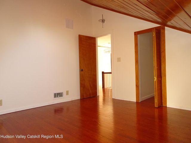 16 Aitken Avenue, Hudson, NY 12534