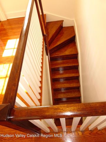 16 Aitken Avenue, Hudson, NY 12534