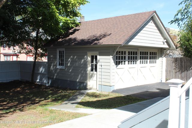 16 Aitken Avenue, Hudson, NY 12534