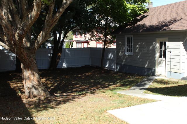 16 Aitken Avenue, Hudson, NY 12534