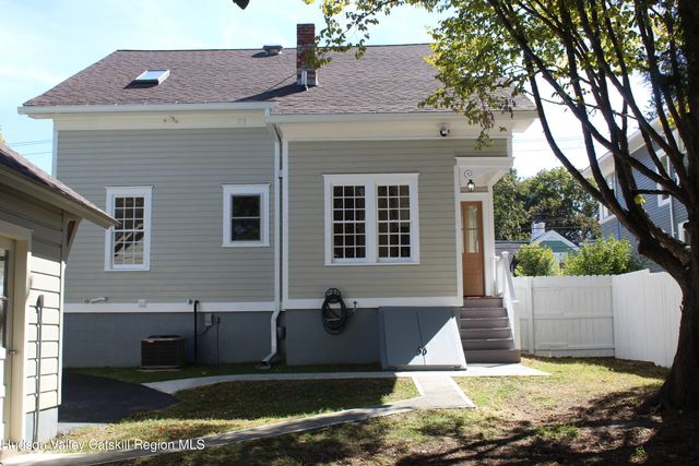 16 Aitken Avenue, Hudson, NY 12534