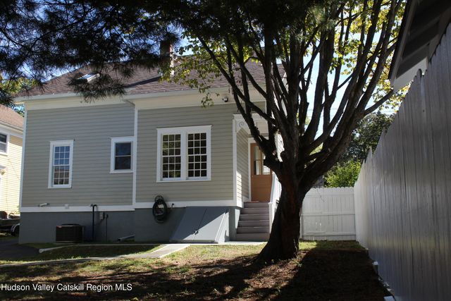 16 Aitken Avenue, Hudson, NY 12534