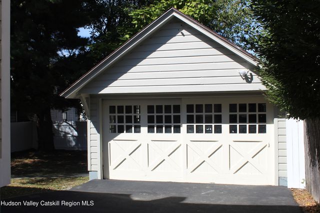 16 Aitken Avenue, Hudson, NY 12534