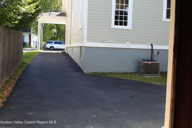 16 Aitken Avenue, Hudson, NY 12534