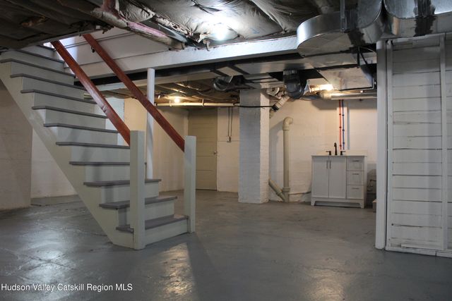 16 Aitken Avenue, Hudson, NY 12534