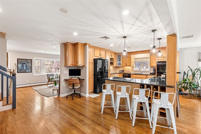 7 Meadowbrook Drive, Barrington, RI 02806