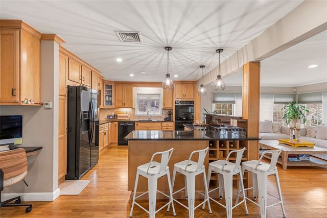 7 Meadowbrook Drive, Barrington, RI 02806