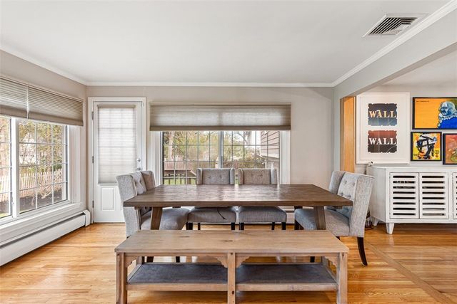 7 Meadowbrook Drive, Barrington, RI 02806