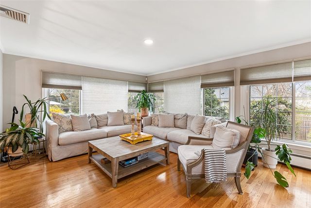 7 Meadowbrook Drive, Barrington, RI 02806