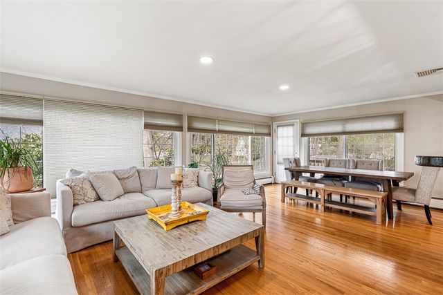 7 Meadowbrook Drive, Barrington, RI 02806