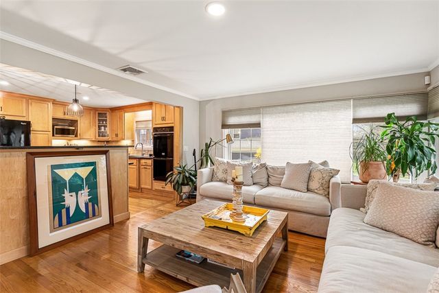 7 Meadowbrook Drive, Barrington, RI 02806