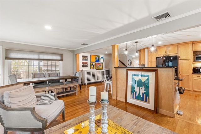 7 Meadowbrook Drive, Barrington, RI 02806