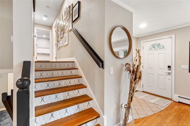 7 Meadowbrook Drive, Barrington, RI 02806
