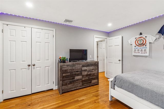 7 Meadowbrook Drive, Barrington, RI 02806