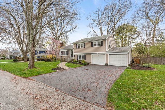 7 Meadowbrook Drive, Barrington, RI 02806