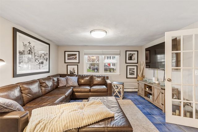 7 Meadowbrook Drive, Barrington, RI 02806