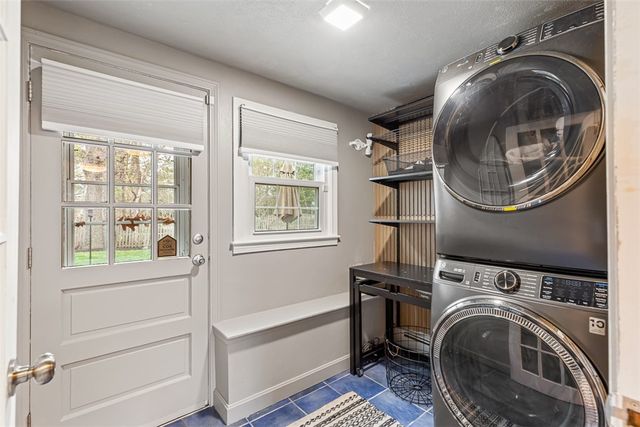 7 Meadowbrook Drive, Barrington, RI 02806