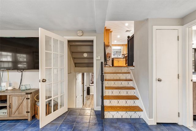 7 Meadowbrook Drive, Barrington, RI 02806