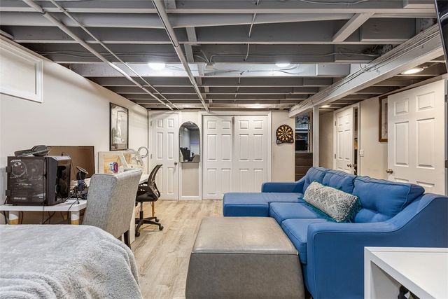 7 Meadowbrook Drive, Barrington, RI 02806