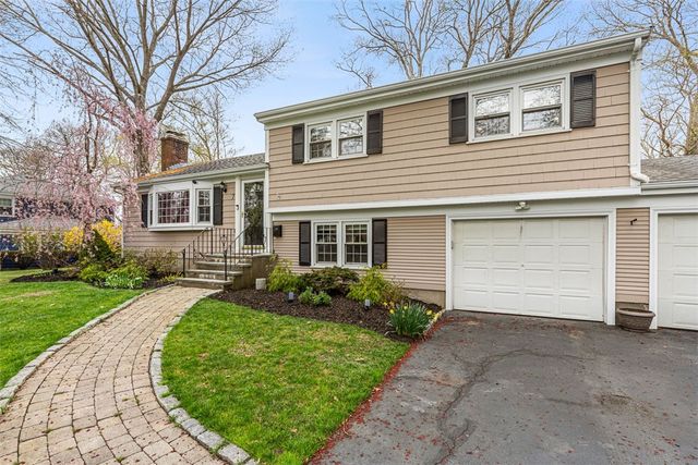 7 Meadowbrook Drive, Barrington, RI 02806