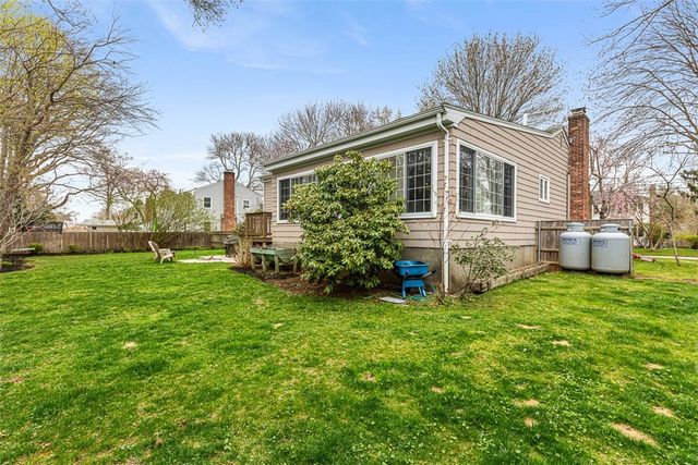 7 Meadowbrook Drive, Barrington, RI 02806