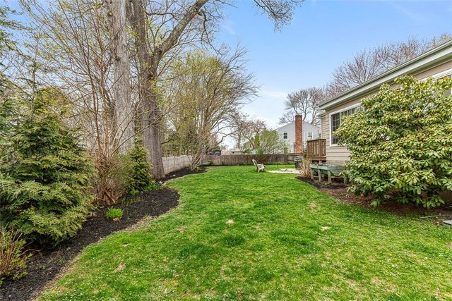 7 Meadowbrook Drive, Barrington, RI 02806