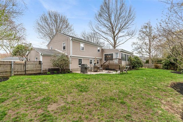 7 Meadowbrook Drive, Barrington, RI 02806