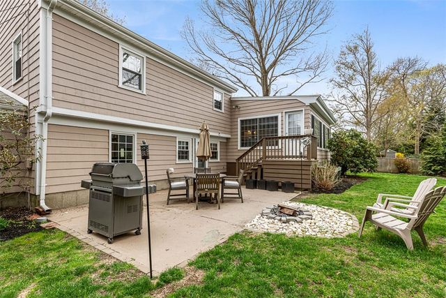 7 Meadowbrook Drive, Barrington, RI 02806