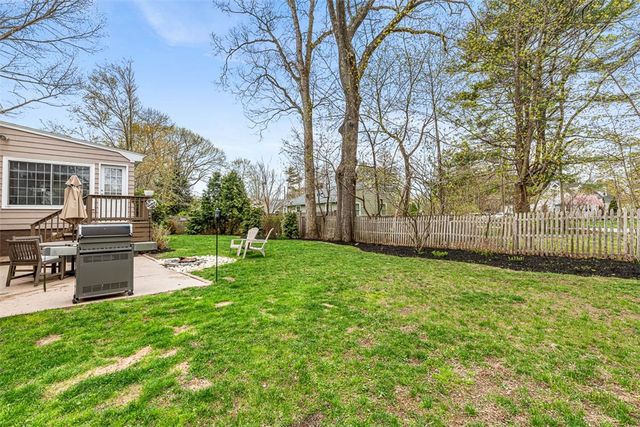 7 Meadowbrook Drive, Barrington, RI 02806