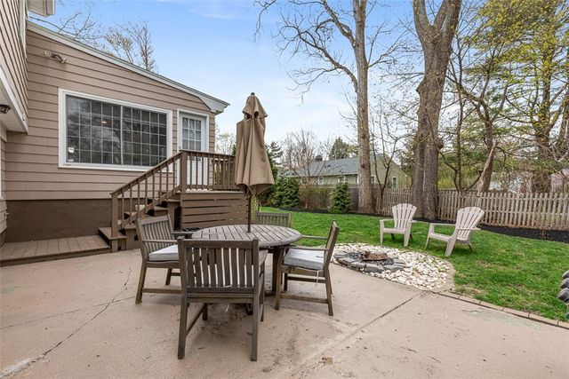 7 Meadowbrook Drive, Barrington, RI 02806