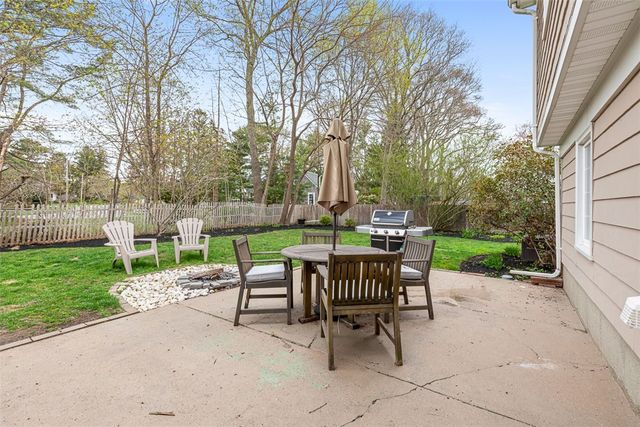 7 Meadowbrook Drive, Barrington, RI 02806