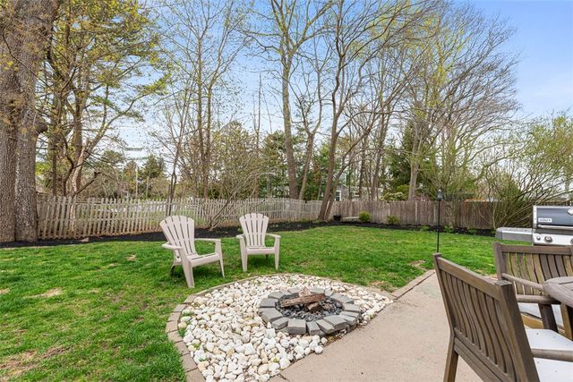 7 Meadowbrook Drive, Barrington, RI 02806