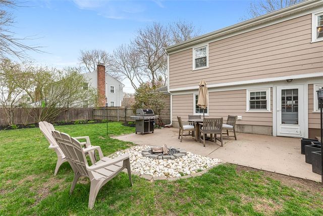 7 Meadowbrook Drive, Barrington, RI 02806