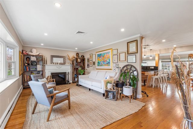 7 Meadowbrook Drive, Barrington, RI 02806