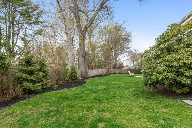 7 Meadowbrook Drive, Barrington, RI 02806