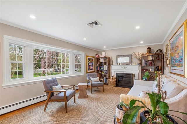 7 Meadowbrook Drive, Barrington, RI 02806
