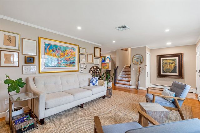 7 Meadowbrook Drive, Barrington, RI 02806