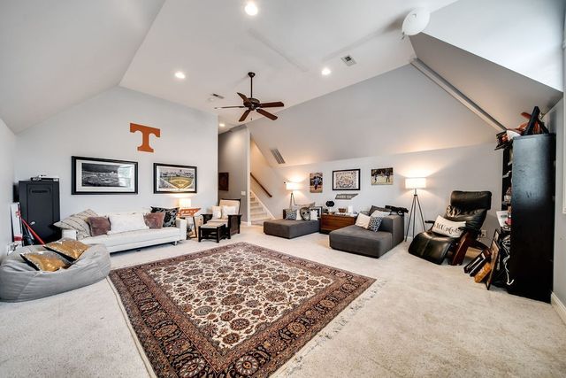 1111 Isaac Franklin Dr, Gallatin, TN 37066