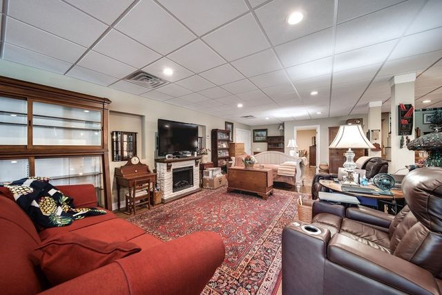 1111 Isaac Franklin Dr, Gallatin, TN 37066