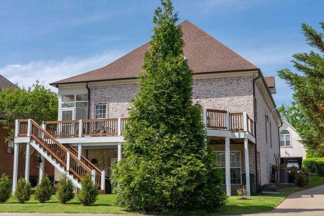 1111 Isaac Franklin Dr, Gallatin, TN 37066